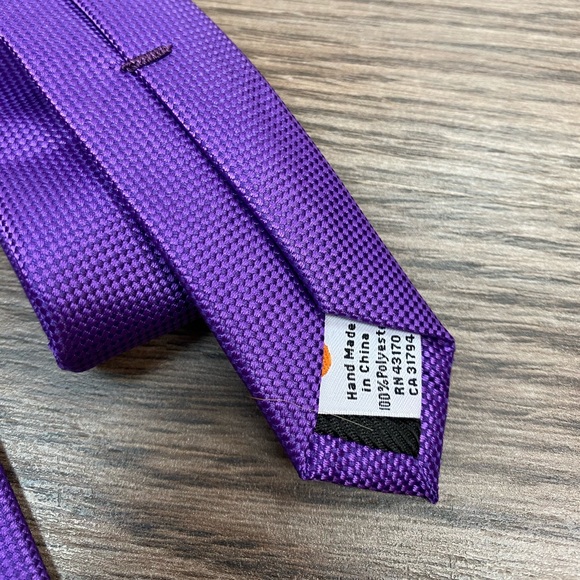 Geoffrey Beene NWT Solid Purple Skinny Tie - Picture 3 of 4
